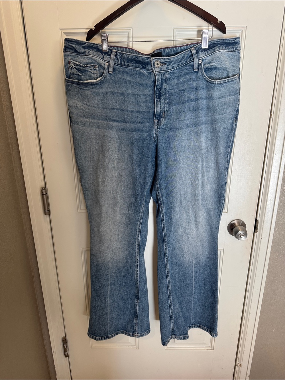 Classic Light Blue Women's Jeans